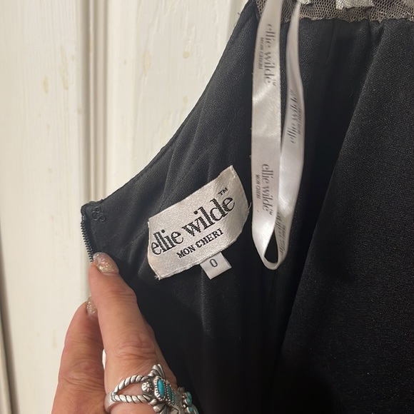 Evening gown Gorgeous black dress worn once. Black shiny beading to the floor. - Picture 13 of 17